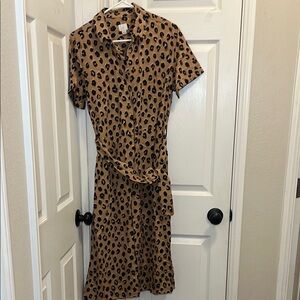 Brown and Tan Knee-Length Wrap Dress with Short Sleeves and Notched Collar